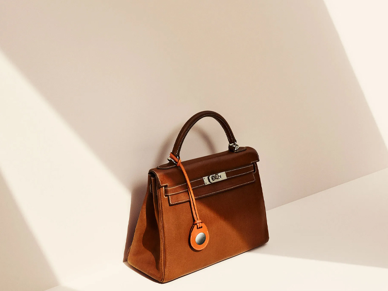 AirTag Hermès Bag Charm được làm thủ công từ nghệ nhân ở Pháp